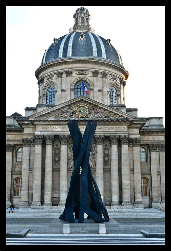 [Paris22_03-Sculpture-Archi-Gens-moyen.jpg]