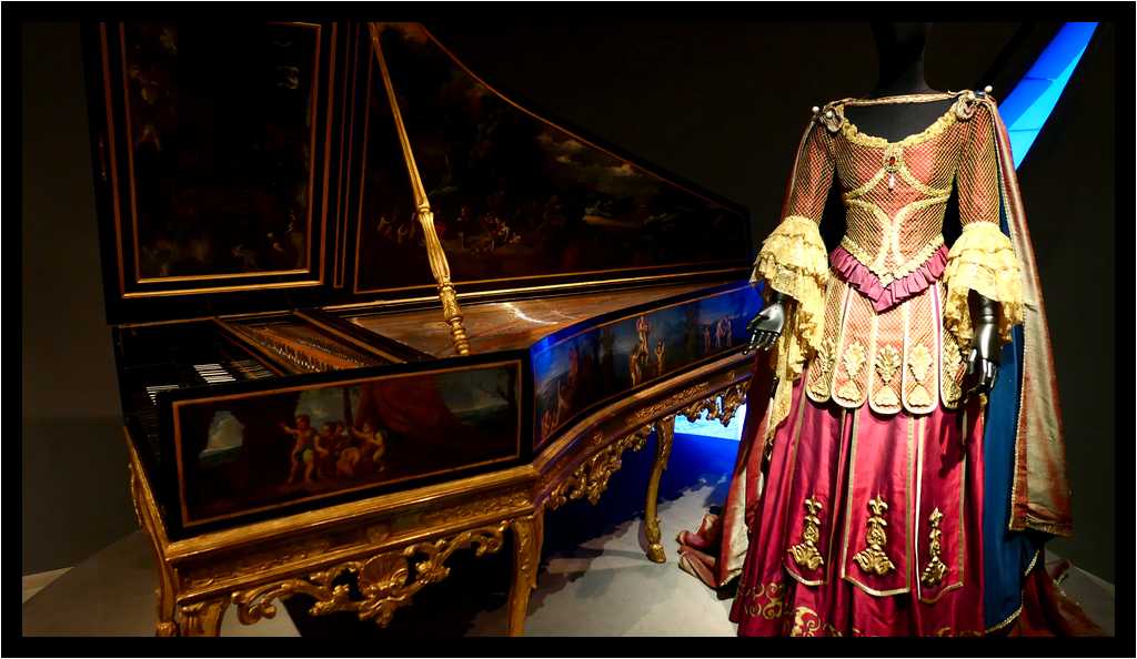 [MuseeDeLaMusique20_05-CostumesEnFete-moyen.jpg]