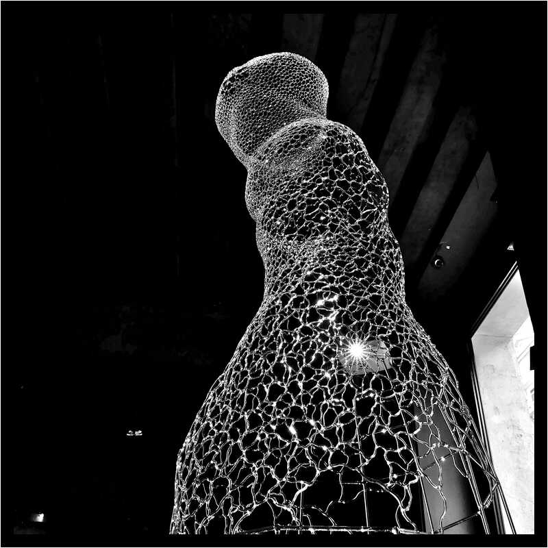 [GalerieDaEnd24_104-BonesAndClouds-NB-moyen.jpg]