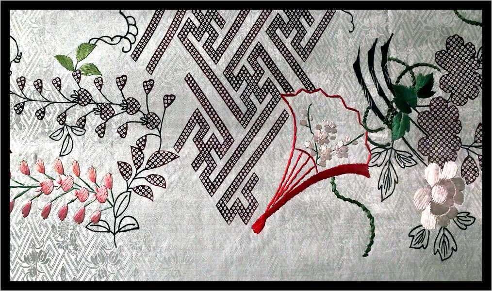 [MuseeDuQuaiBranly22_237-Kimono-Detail-Macro-moyen.jpg]