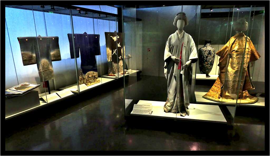 [MuseeDuQuaiBranly22_320-Kimono-Sceno-moyen.jpg]