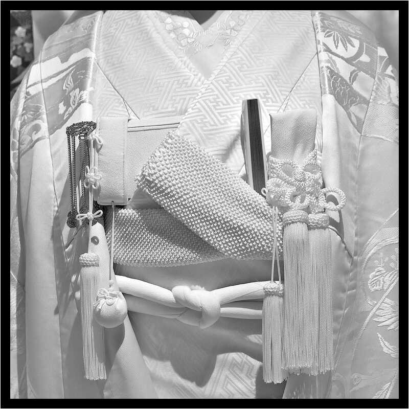 [MuseeDuQuaiBranly22_333-Kimono-Detail-Macro-NB-moyen.jpg]