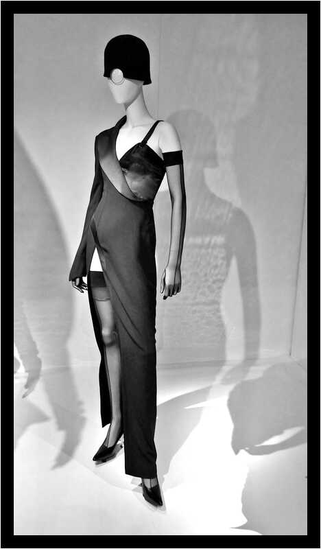 [MuseeDesArtsDecoratifs21_106-ThierryMugler-NB-moyen.jpg]