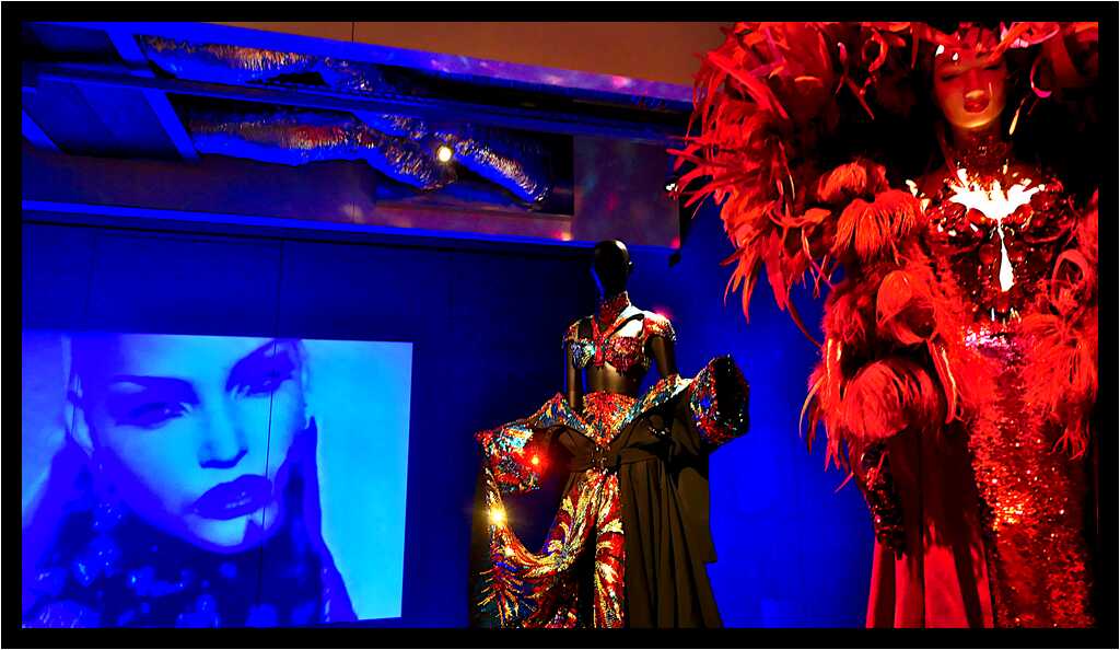 [MuseeDesArtsDecoratifs21_151-ThierryMugler-moyen.jpg]