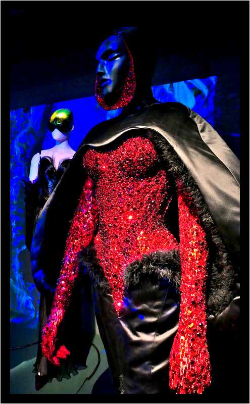 [MuseeDesArtsDecoratifs22_001-ThierryMugler-moyen.jpg]