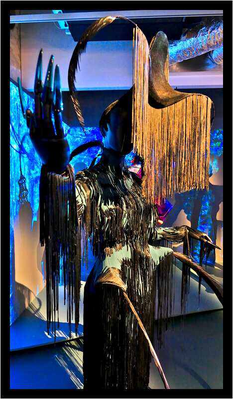 [MuseeDesArtsDecoratifs22_005-ThierryMugler-moyen.jpg]