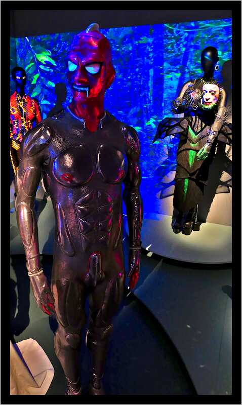 [MuseeDesArtsDecoratifs22_013-ThierryMugler-moyen.jpg]
