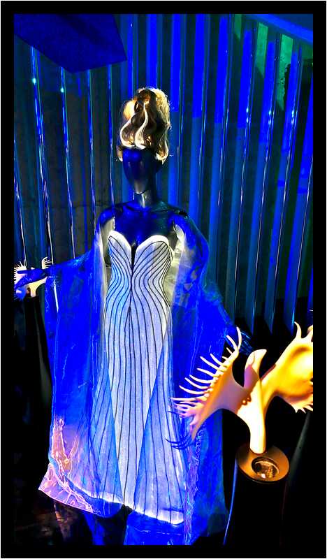 [MuseeDesArtsDecoratifs22_061-ThierryMugler-moyen.jpg]