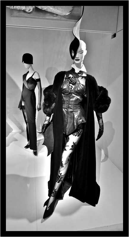 [MuseeDesArtsDecoratifs22_076-ThierryMugler-NB-moyen.jpg]