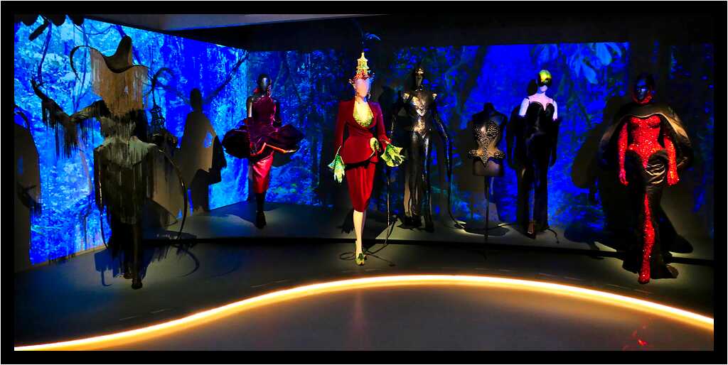 [MuseeDesArtsDecoratifs22_186-ThierryMugler-moyen.jpg]