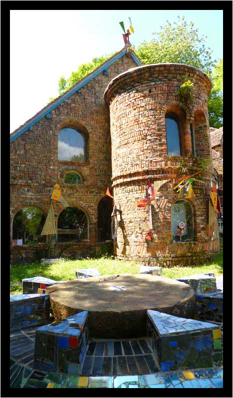 [LaCathedraleDeJeanLinard13_02-Facade-moyen.jpg]