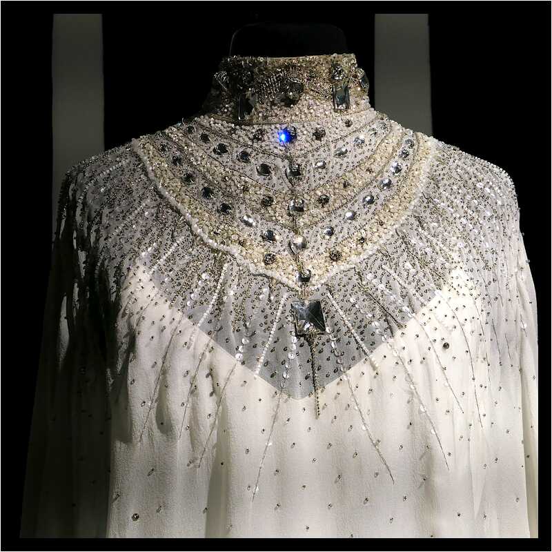 [LePetitEchoDeLaMode22_066-HommageALaBretagne-Detail-moyen.jpg]