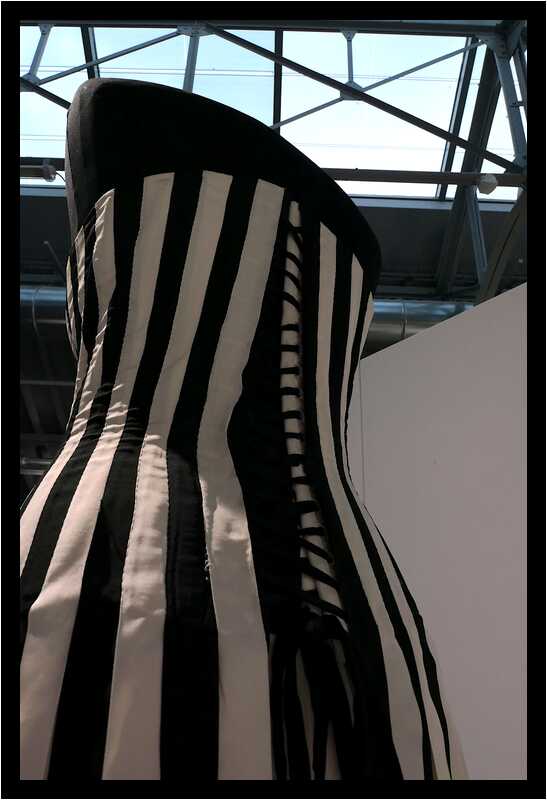 [LePetitEchoDeLaMode22_147-HommageALaBretagne-Detail-moyen.jpg]