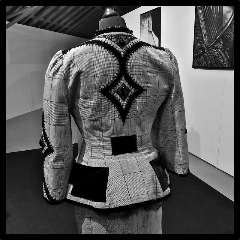 [LePetitEchoDeLaMode22_165-HommageALaBretagne-NB-moyen.jpg]