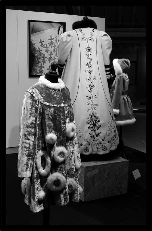 [LePetitEchoDeLaMode22_166-HommageALaBretagne-Sceno-NB-moyen.jpg]
