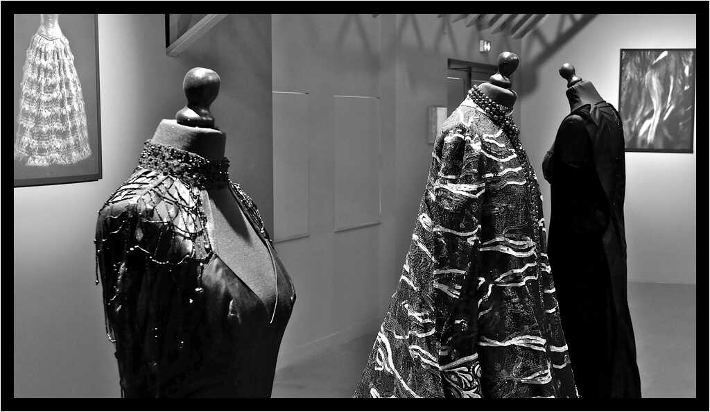 [LePetitEchoDeLaMode22_176-HommageALaBretagne-Sceno-NB-moyen.jpg]