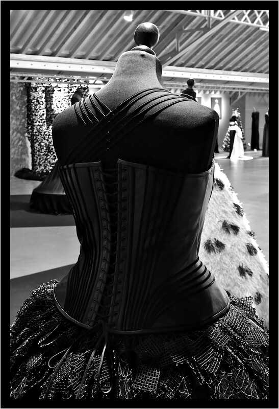 [LePetitEchoDeLaMode22_181-HommageALaBretagne-Detail-NB-moyen.jpg]