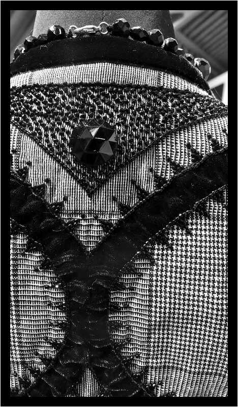 [LePetitEchoDeLaMode22_187-HommageALaBretagne-Detail-Macro-NB-moyen.jpg]