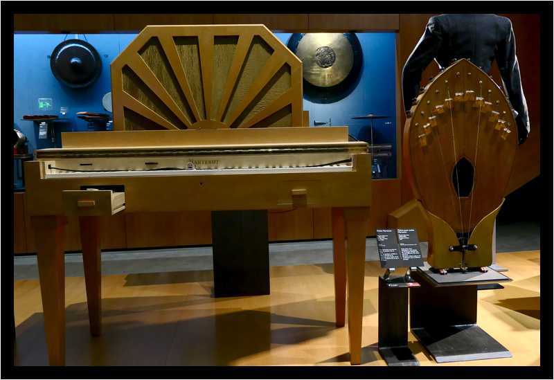 [MuseeDeLaMusique20_067-20eLAccelerationDeLHistoire-moyen.jpg]