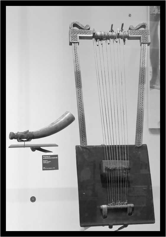 [MuseeDeLaMusique20_101-MusiquesDuMonde-NB-moyen.jpg]