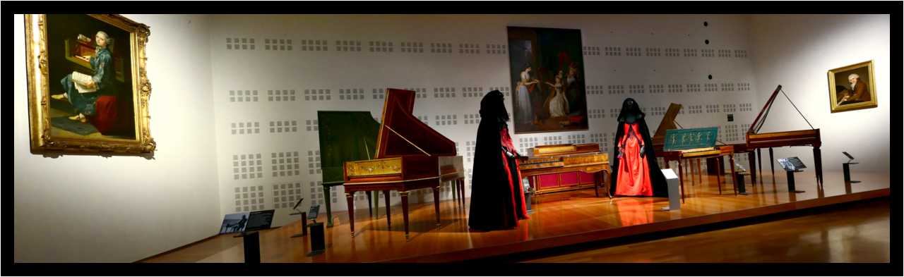 [MuseeDeLaMusique20_13-CostumesEnFete-Pano-moyen.jpg]