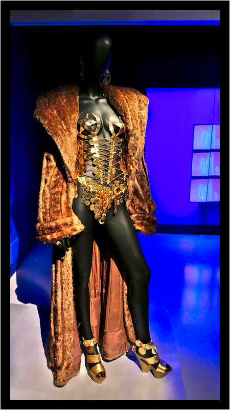 [MuseeDesArtsDecoratifs22_082-ThierryMugler-moyen.jpg]